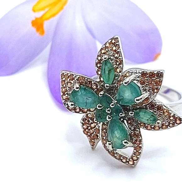 Natural Emerald 6x4mm & Sapphire  925 Sterling Silver Ring Sz 6. - Picture 2 of 8